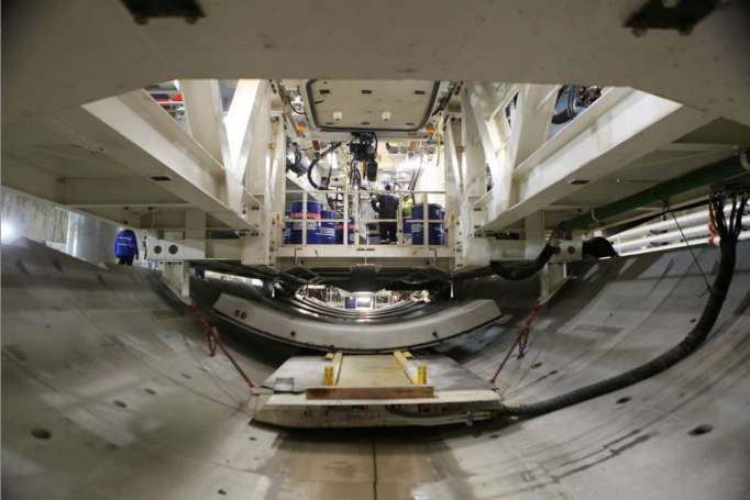 metro de quito tuneladora luz de america llega a la estación el recreo